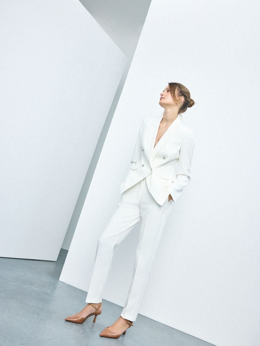 Pantaloni țigaretă - Ivory - MOHITO