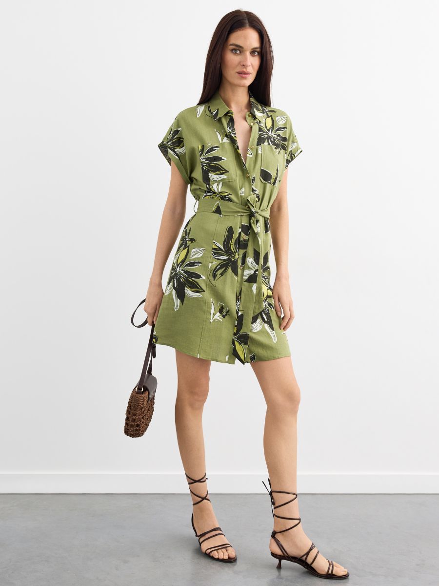 Koszulowa sukienka mini z wiązaniem - biały - MOHITO