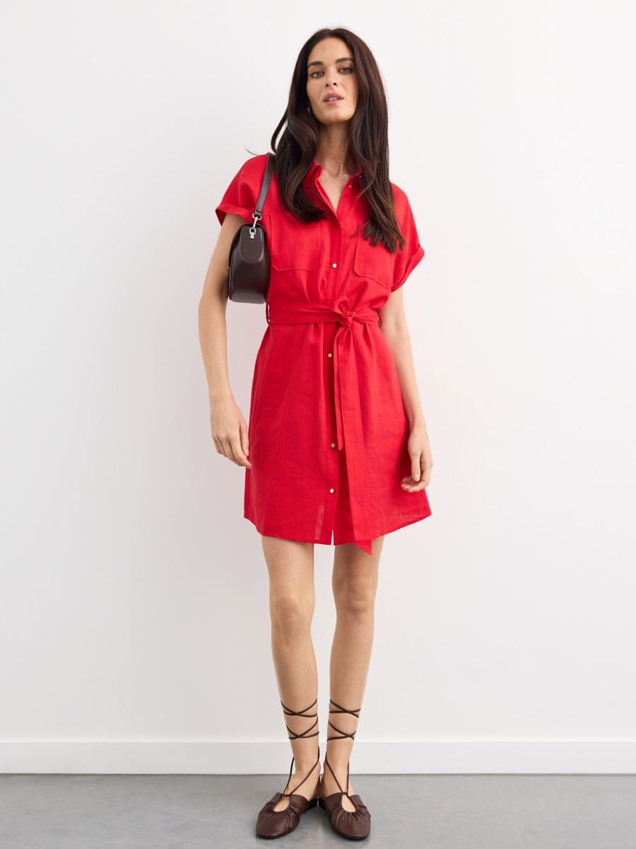 Koszulowa sukienka mini z wiązaniem - czerwony - MOHITO