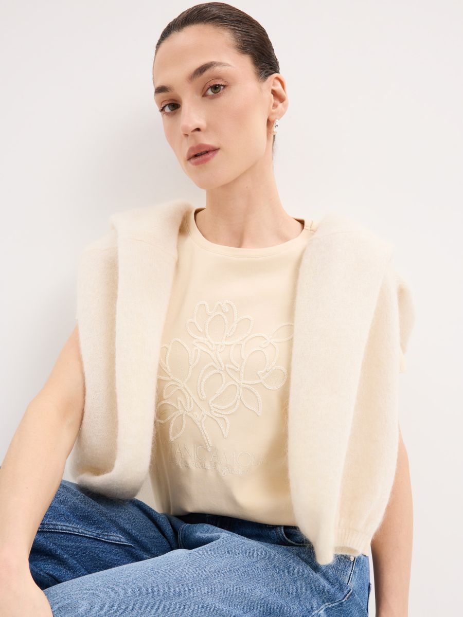 T-shirt z aplikacją T-shirt z aplikacją - kremowy - MOHITO