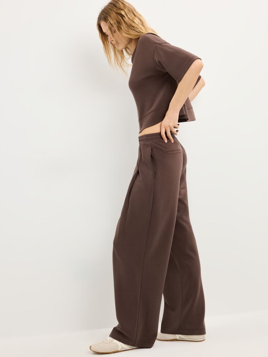 Spodnie wide leg z modalem - ciemnobrązowy - MOHITO