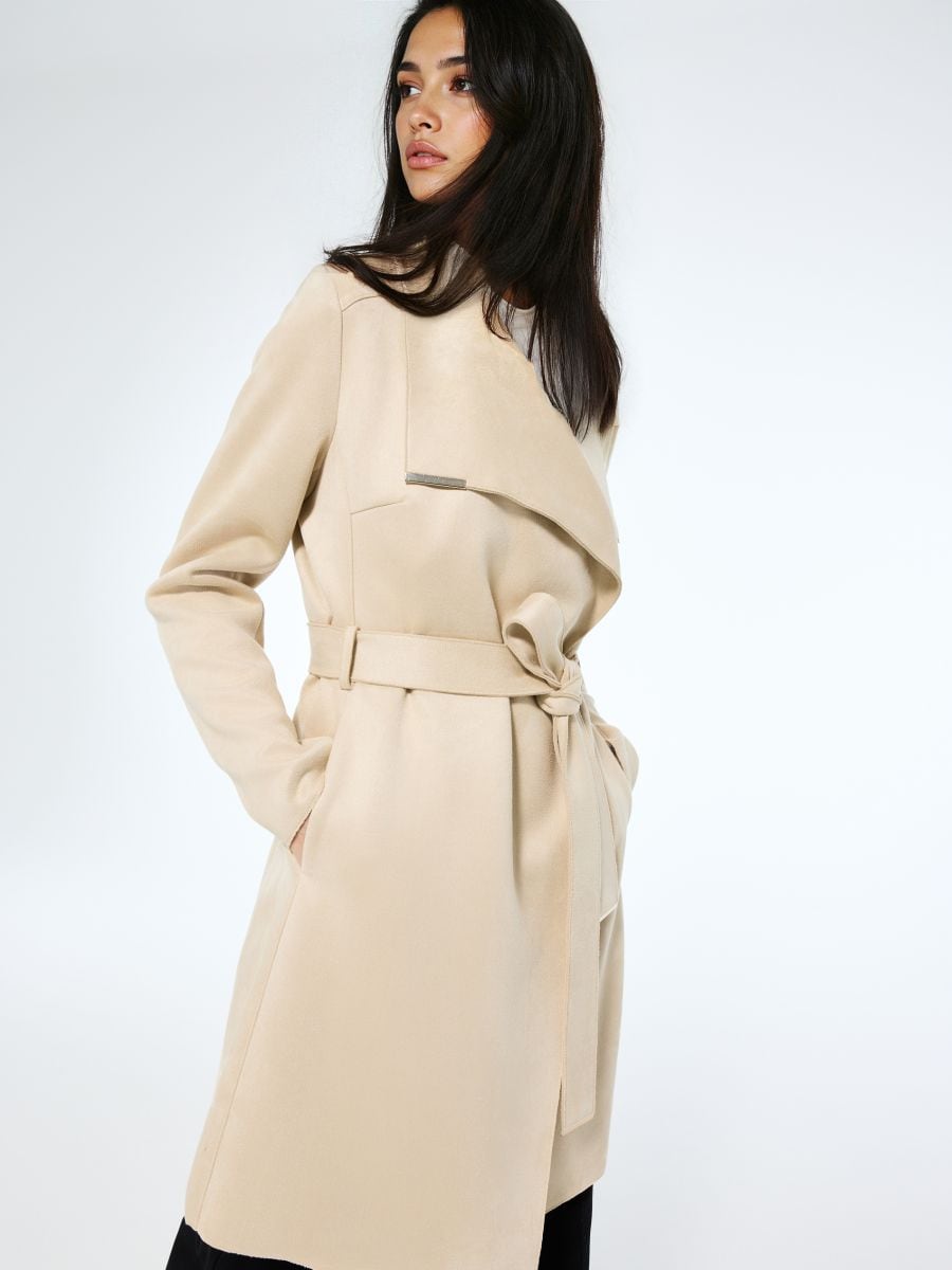 Kremowy płaszcz z wiązaniem - beżowy - MOHITO