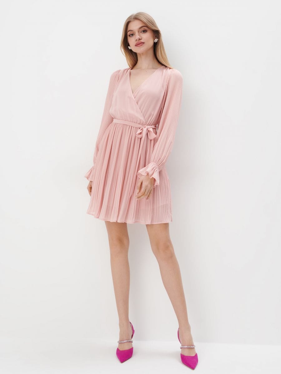 Sukienka mini z plisowanym dołem - różowy - MOHITO