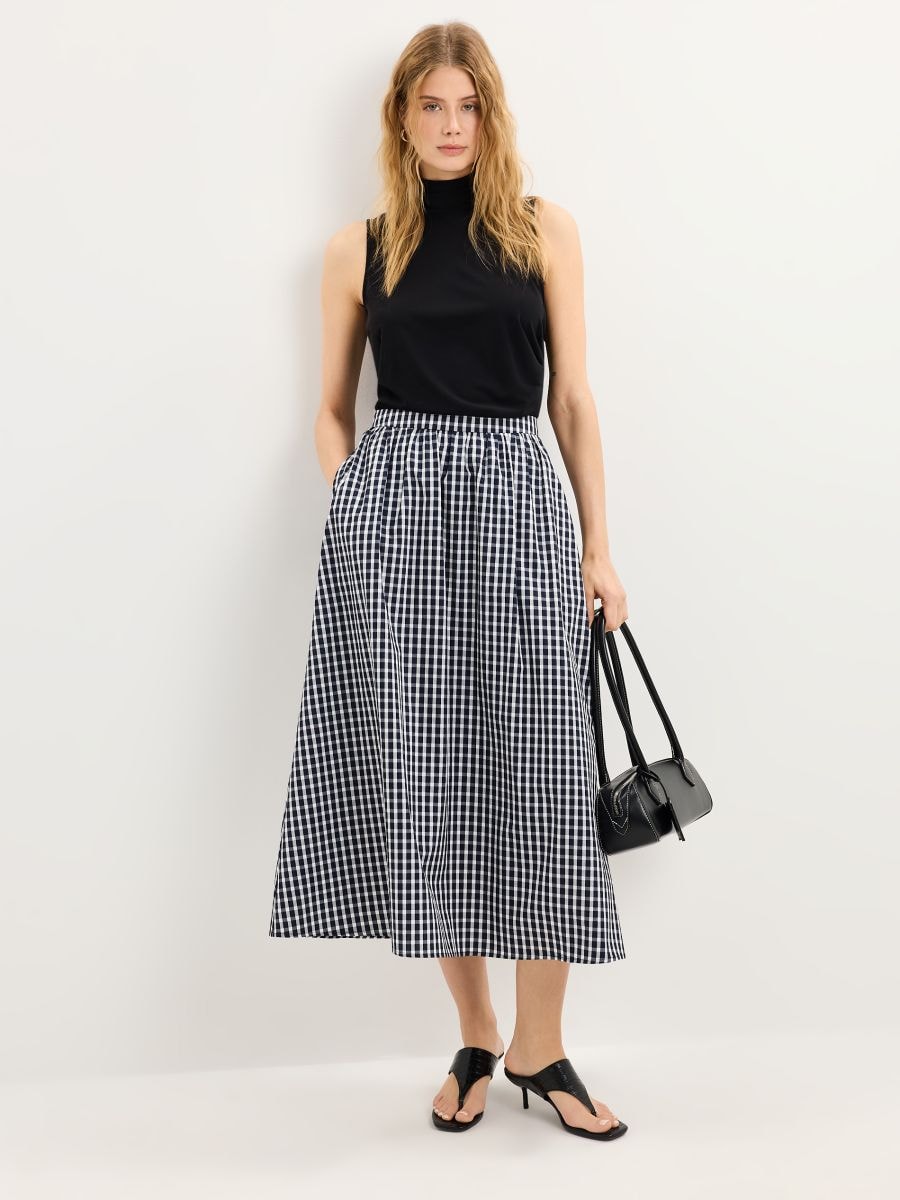 Rozkloszowana spódnica maxi w kratkę Rozkloszowana spódnica maxi w kratkę - granatowy - MOHITO