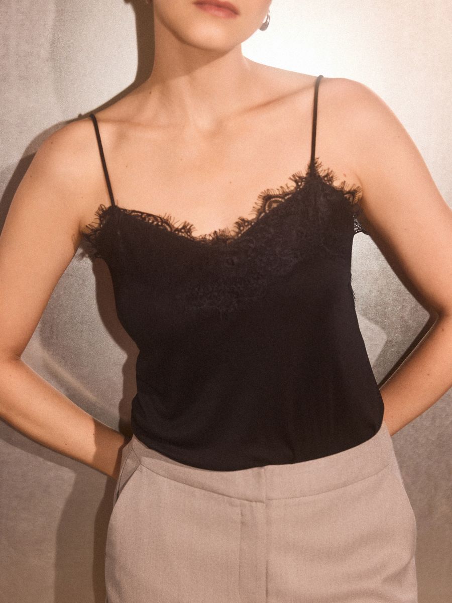 Top cu dantelă - Negru - MOHITO
