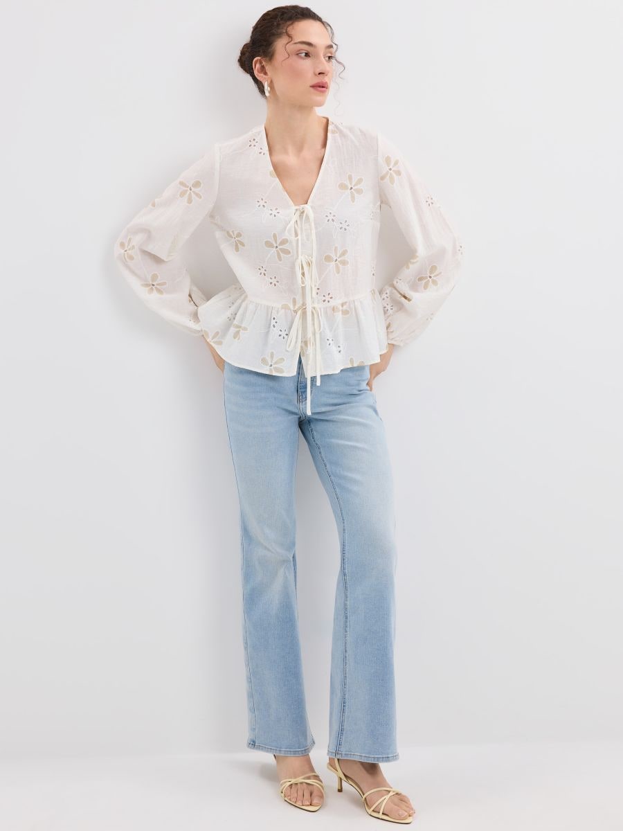 Jeansy flare petite - niebieski - MOHITO