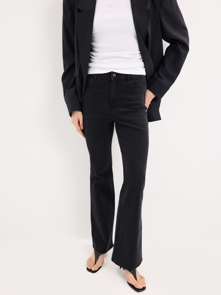 Jeansy flare petite Jeansy flare petite - czarny - MOHITO