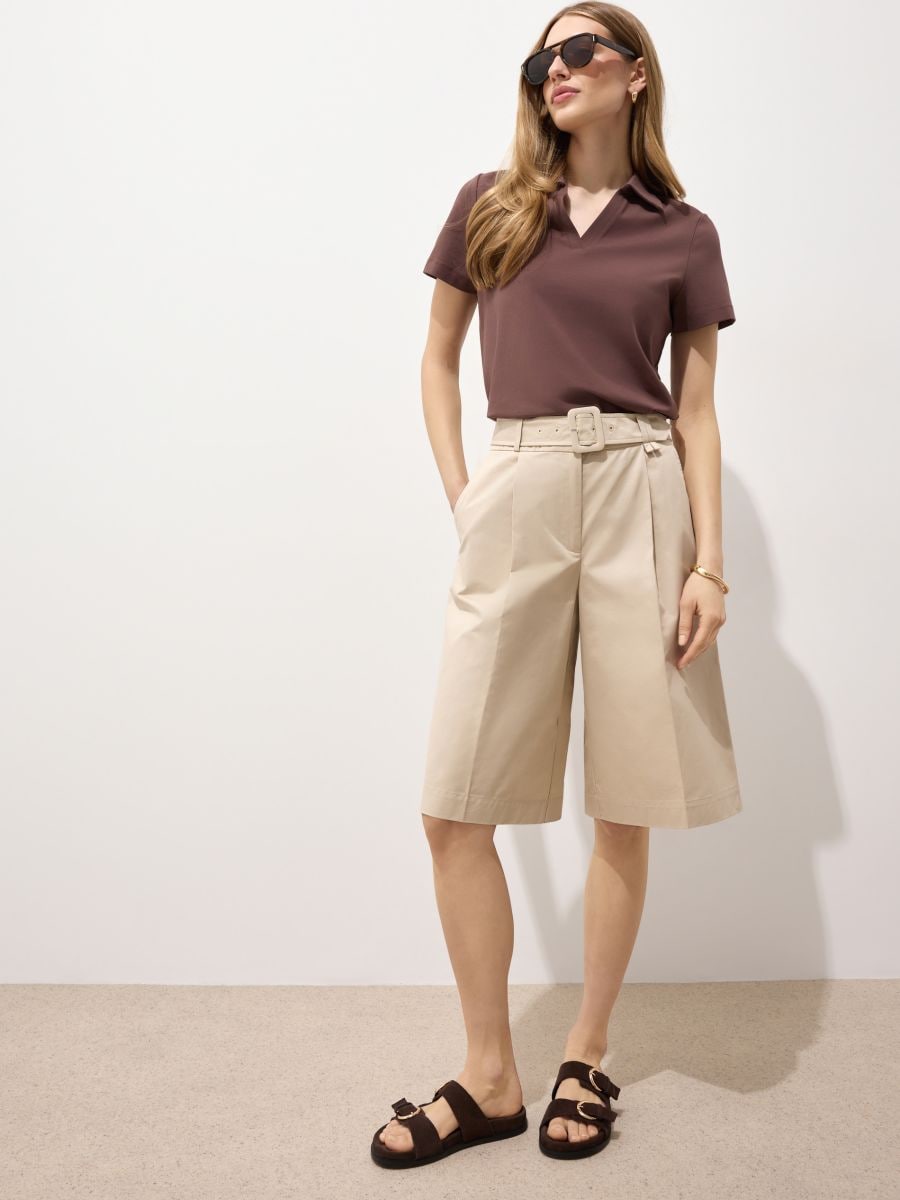 Szorty bermudy z paskiem - beżowy - MOHITO