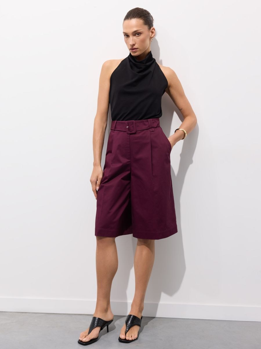 Szorty bermudy z paskiem - ciemny fiolet - MOHITO