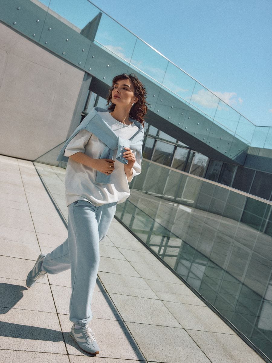 Spodnie dresowe Spodnie dresowe - błękitny - MOHITO