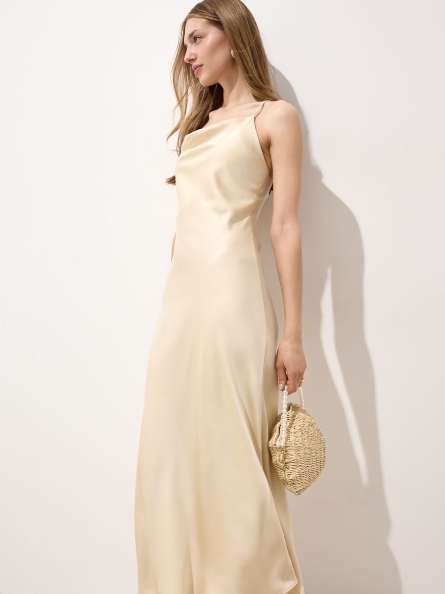 Satynowa sukienka maxi - żółty - MOHITO
