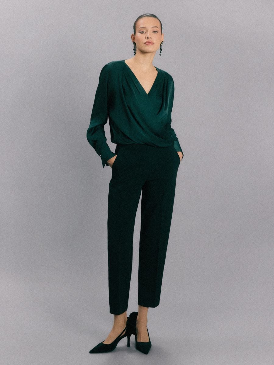 Pantaloni țigaretă - Negru - MOHITO