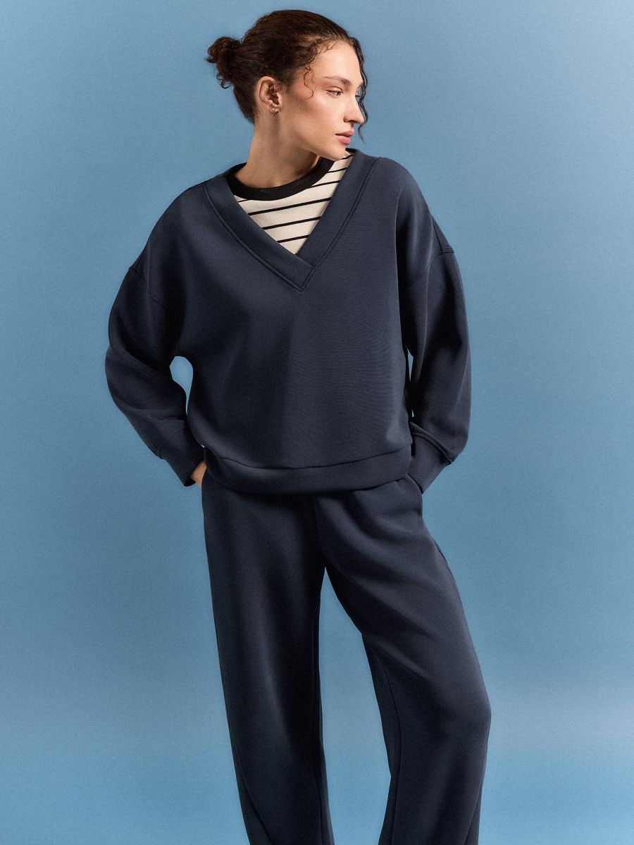 Granatowa bluza basic z modalem Granatowa bluza basic z modalem - granatowy - MOHITO