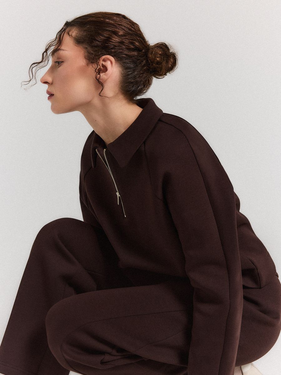 Brązowa bluza z kołnierzykiem - ciemnobrązowy - MOHITO