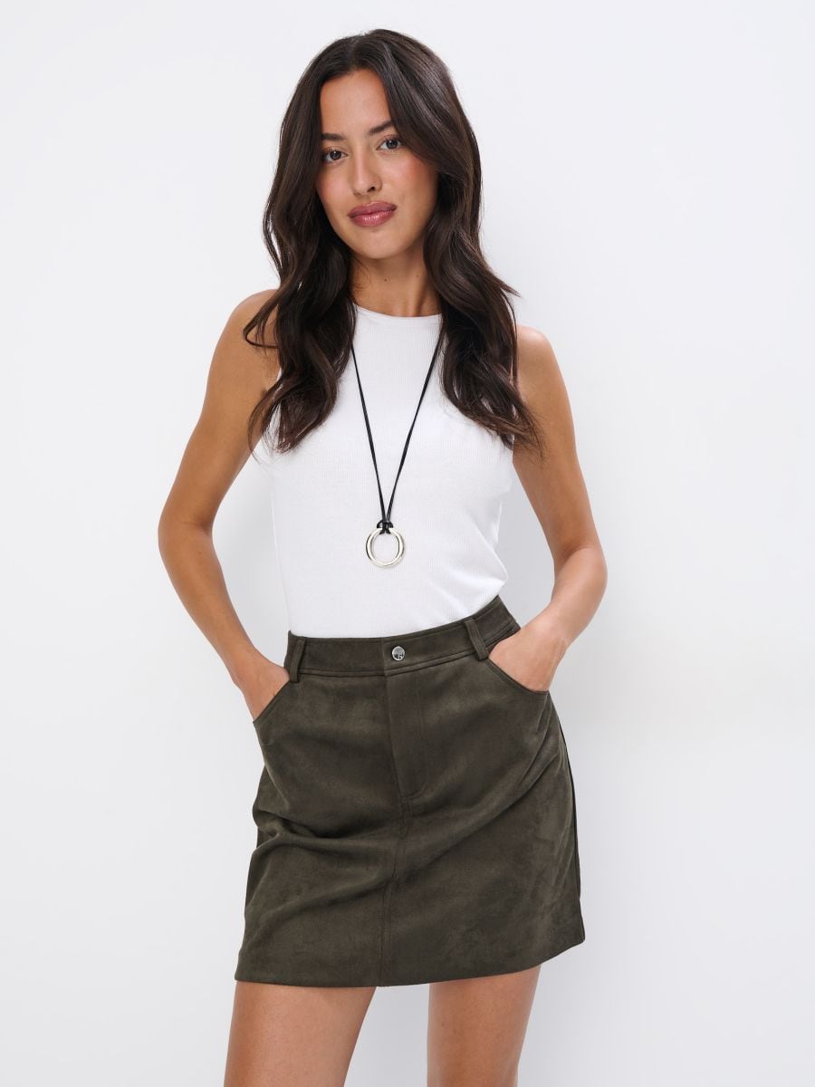 Dopasowany biały top - biały - MOHITO