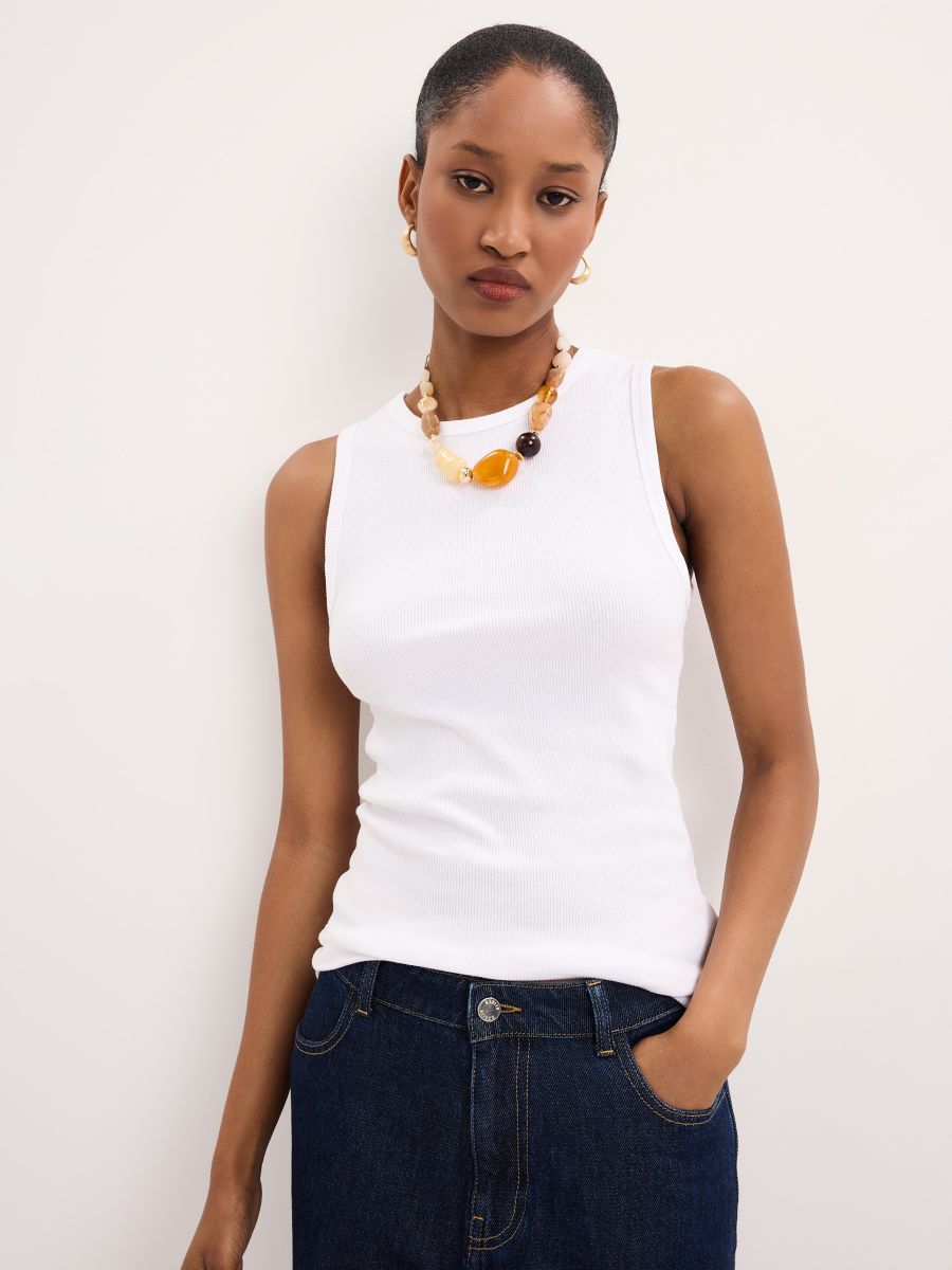 Dopasowany top na ramiączkach - biały - MOHITO