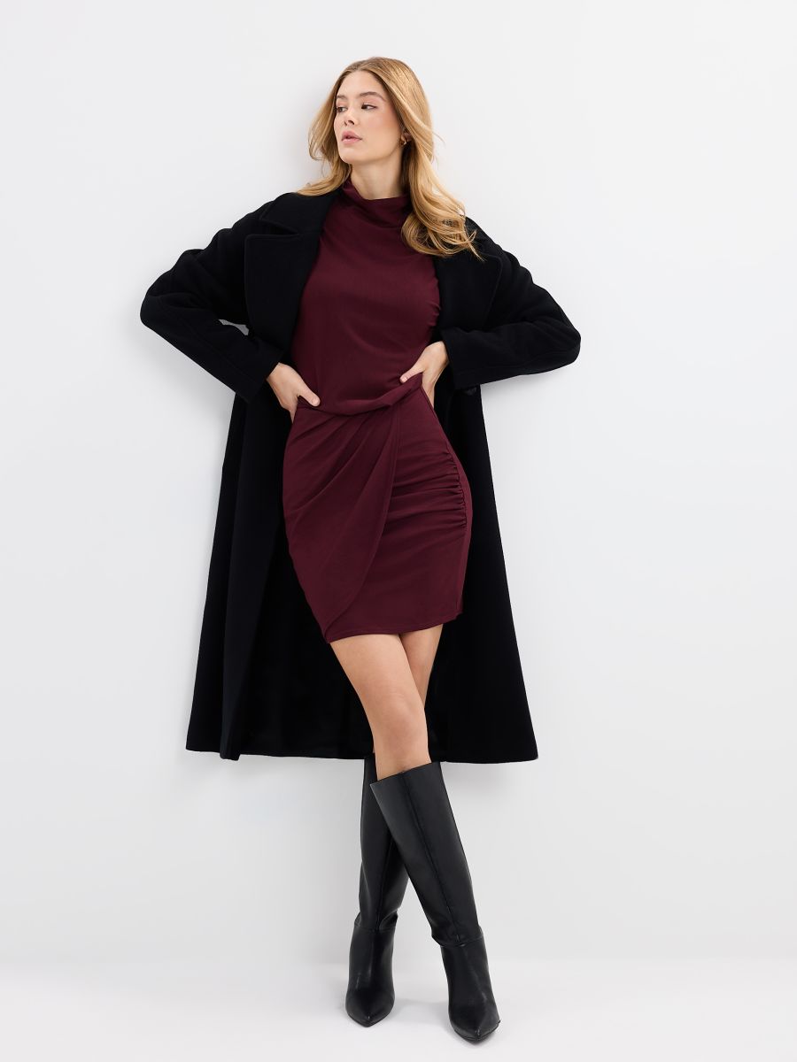 Dzianinowa sukienka mini - kasztanowy - MOHITO