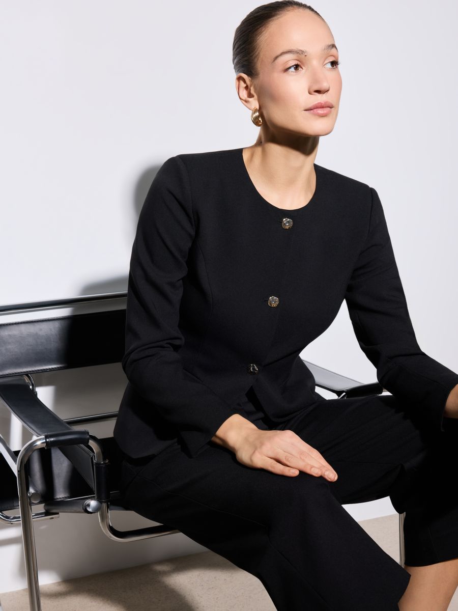 Dopasowana czarna marynarka - czarny - MOHITO