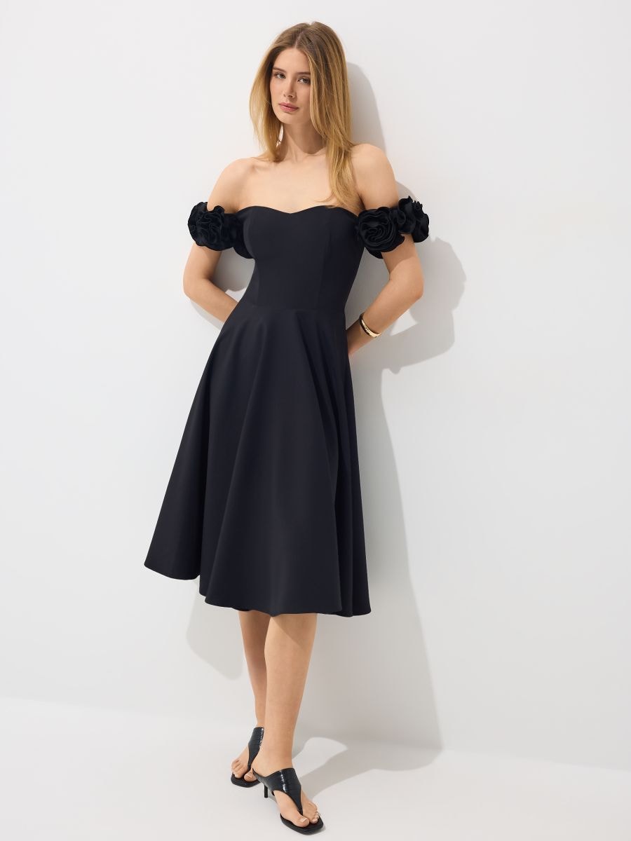 Sukienka midi z odkrytymi ramionami - czarny - MOHITO