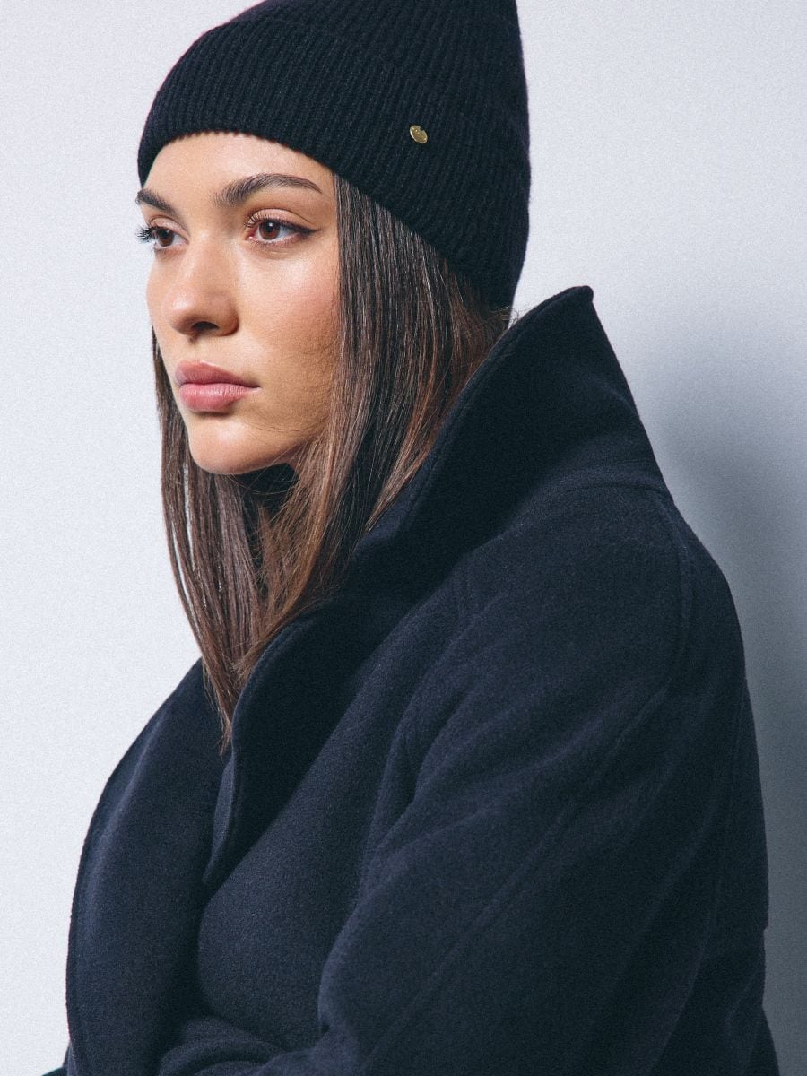 Wełniana czapka - czarny - MOHITO