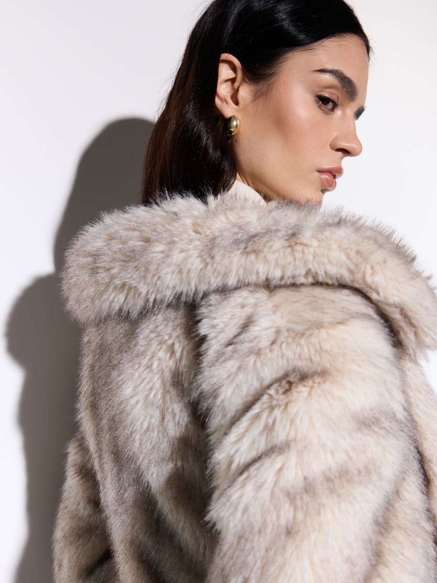 Sztuczne futro - beżowy - MOHITO