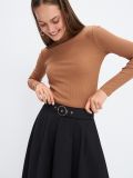 Rozkloszowana spódnica z zakładkami - czarny - MOHITO - small2