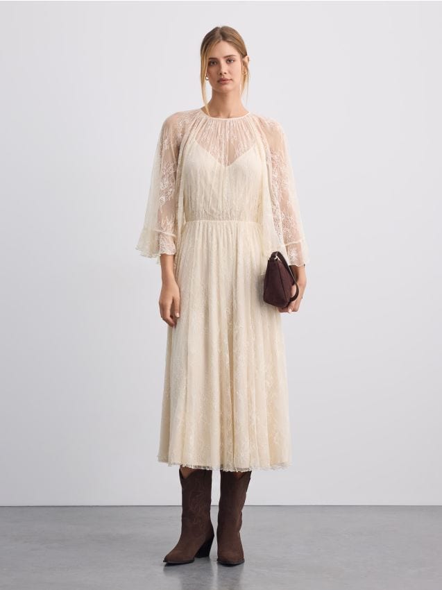 Rochie midi de dantelă