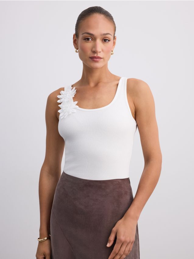 Top cu detalii decorative