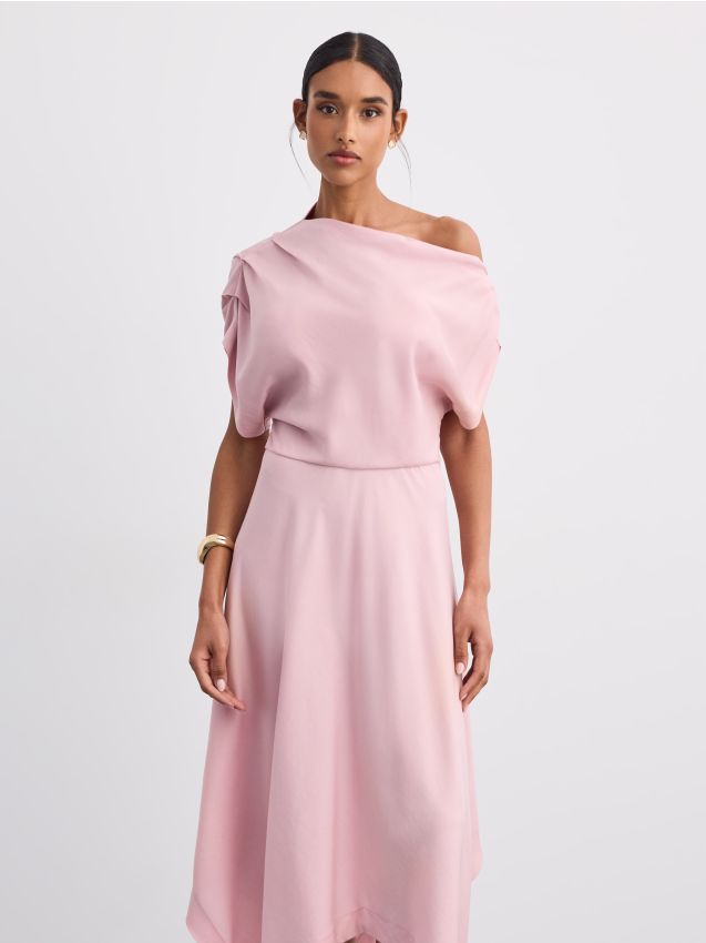 Rochie midi cu bază asimetrică