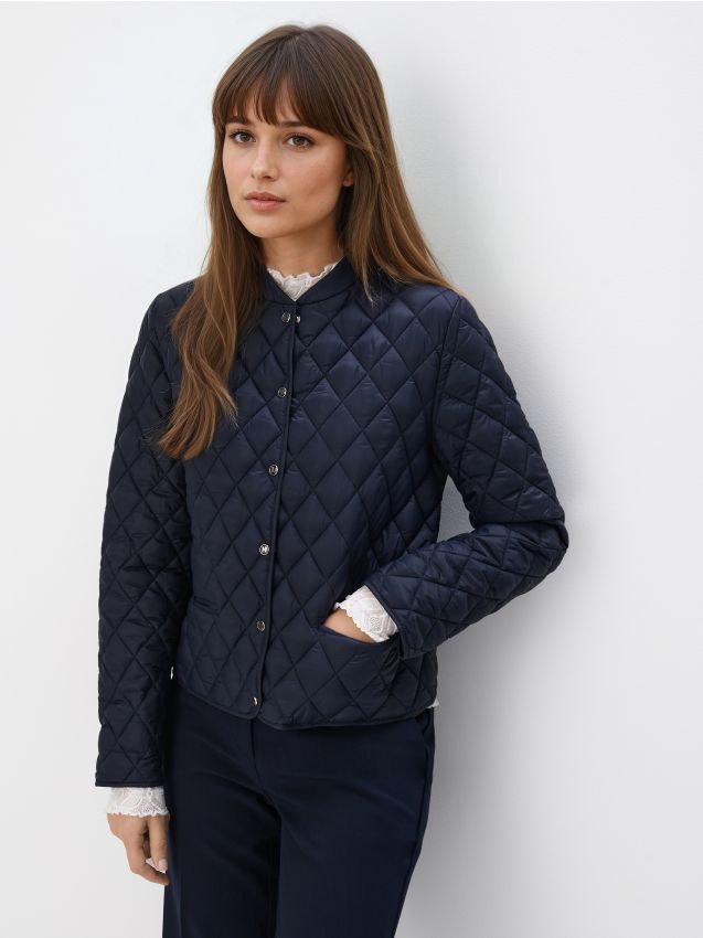 Jachetă intermediară