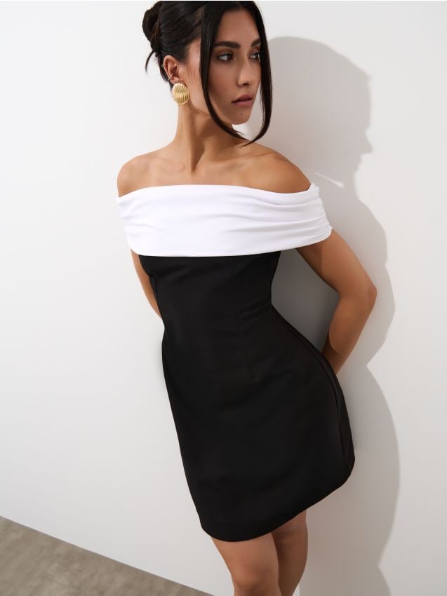 Rochie mini cu umerii goi