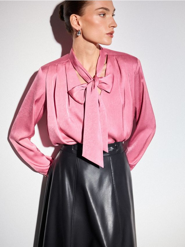 Cămaşă cu fundiţă la gât