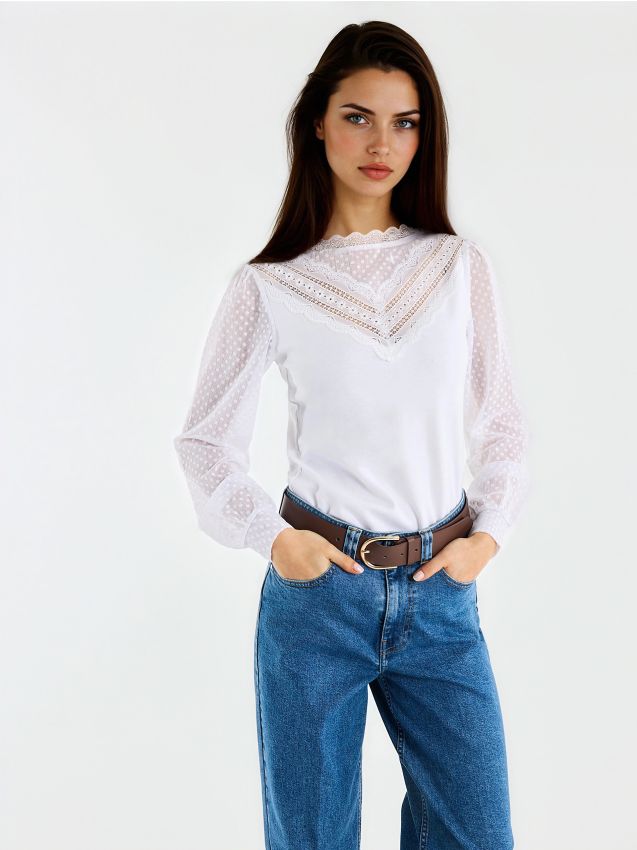 Bluză cu partea din față ornamentală