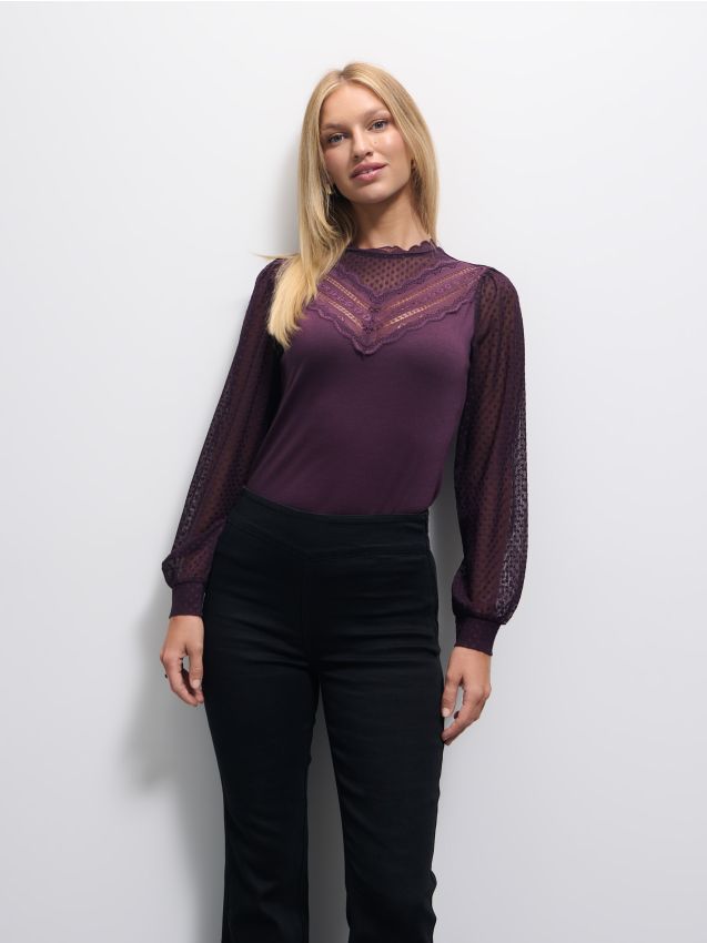 Bluză cu partea din față ornamentală
