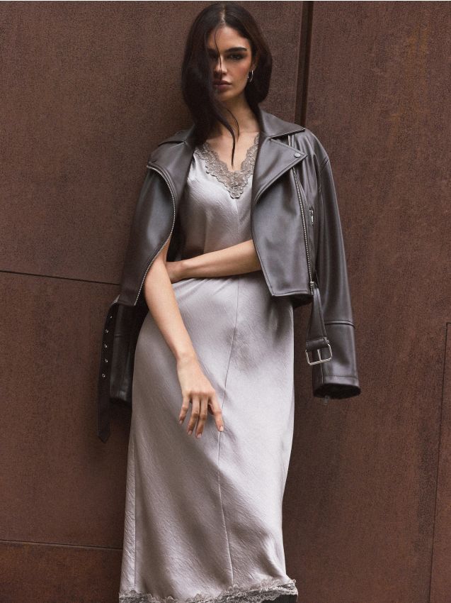 Rochie midi din dantelă