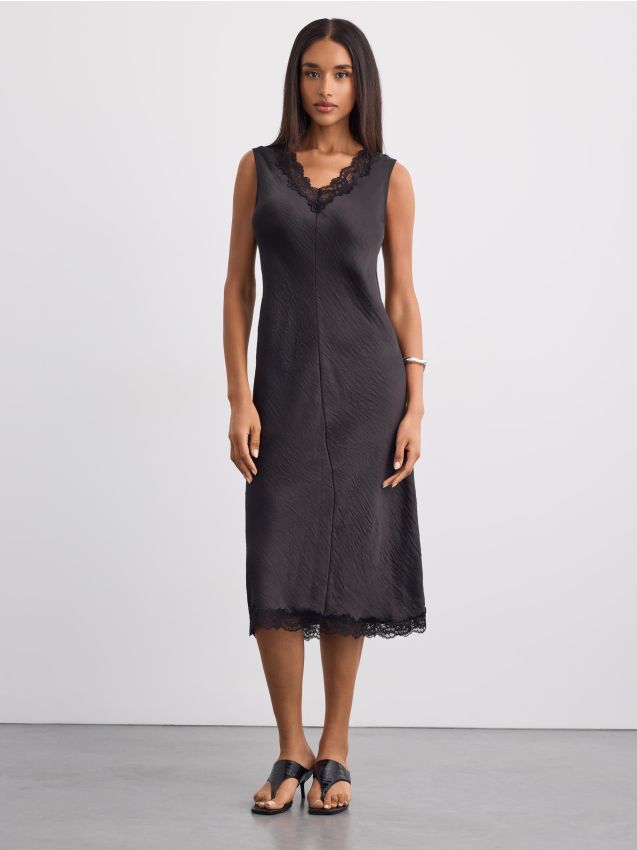 Rochie midi din dantelă