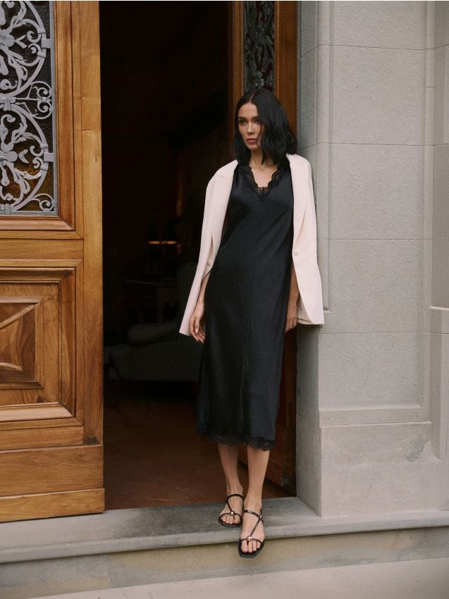 Rochie midi din dantelă
