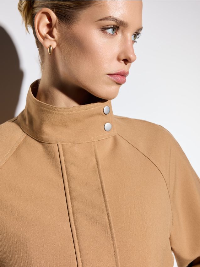 Jachetă intermediară