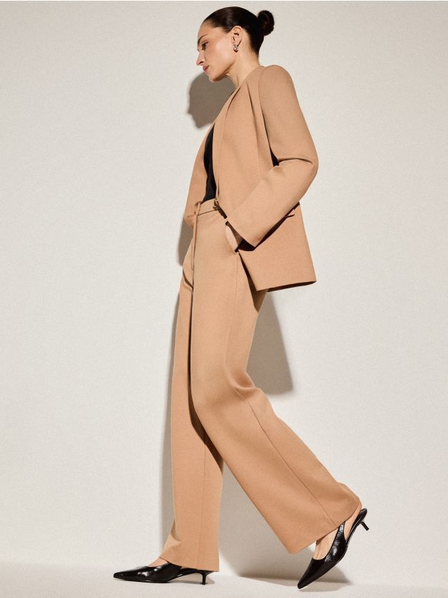 Pantaloni cu croi larg