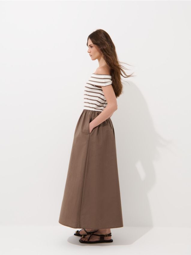 Rochie midi cu umerii goi