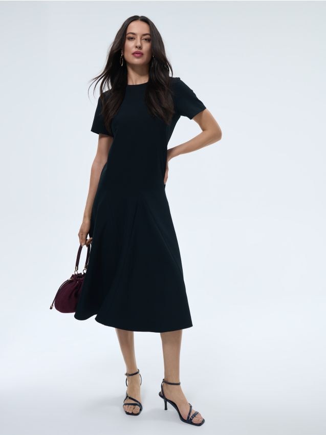 Rochie midi cu mânecă scurtă