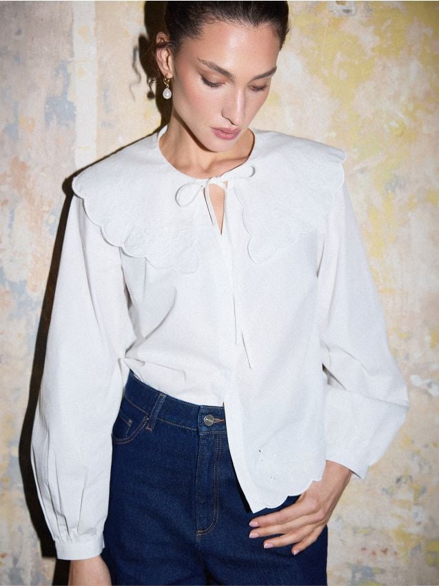 Bluză cu guler decorativ