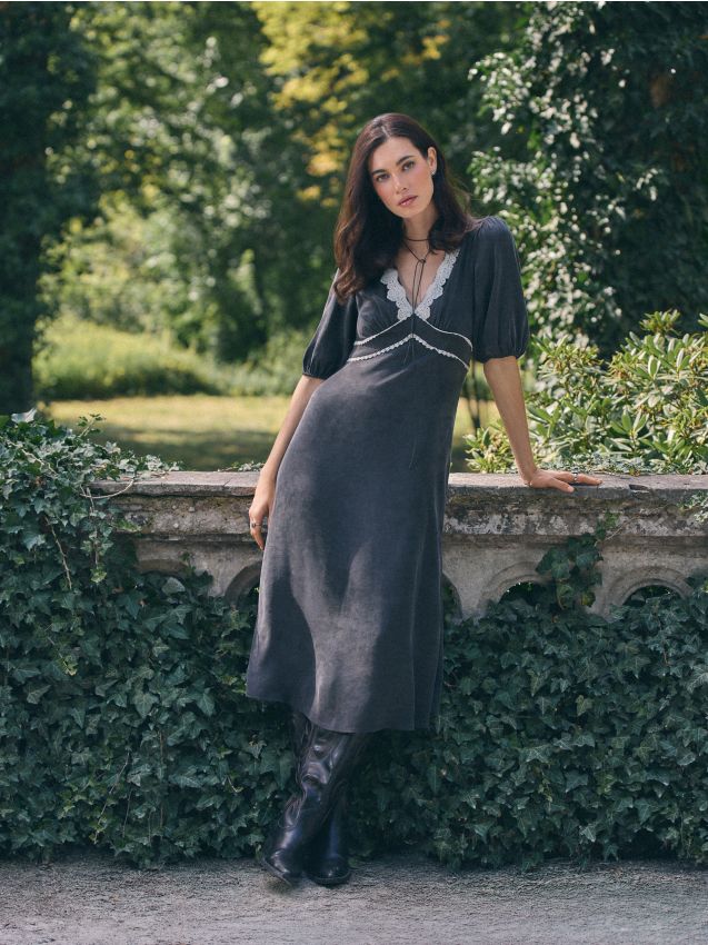 Rochie cu ornament din dantelă
