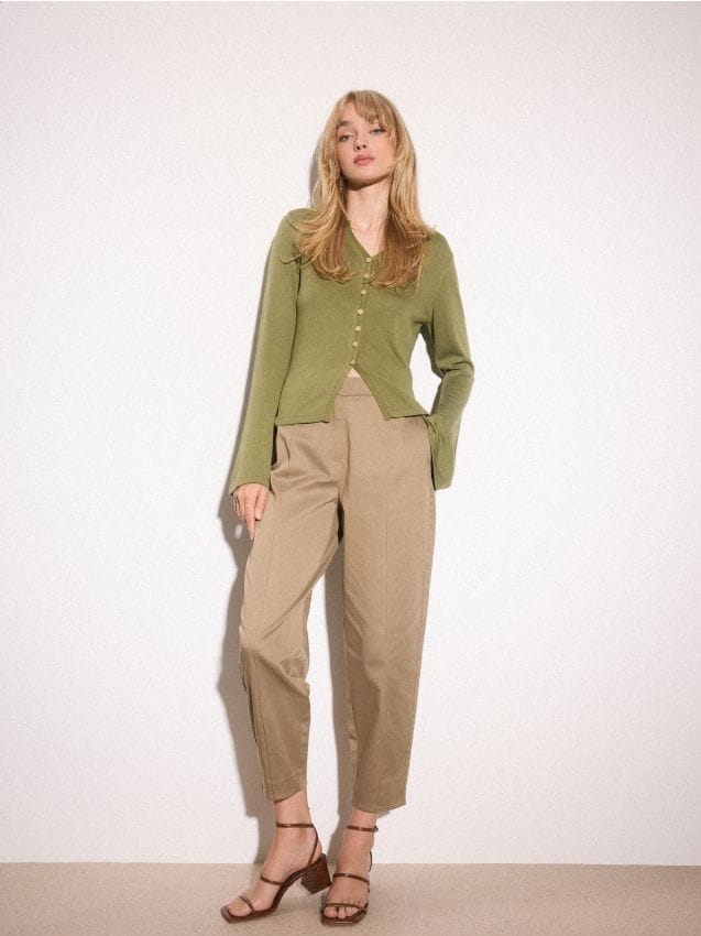 Pantaloni cu croi drept