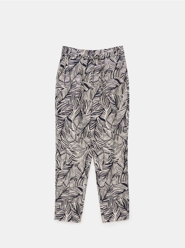 Pantaloni carrot
