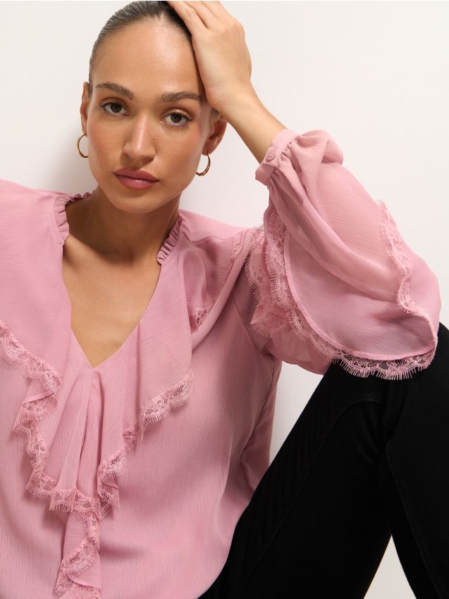 Bluză cu volănașe