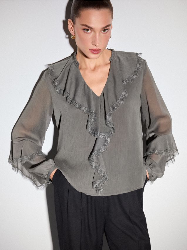 Bluză cu volănașe