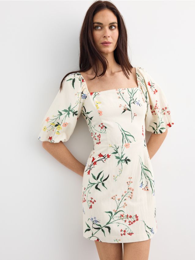 Rochie mini cu decolteu caro