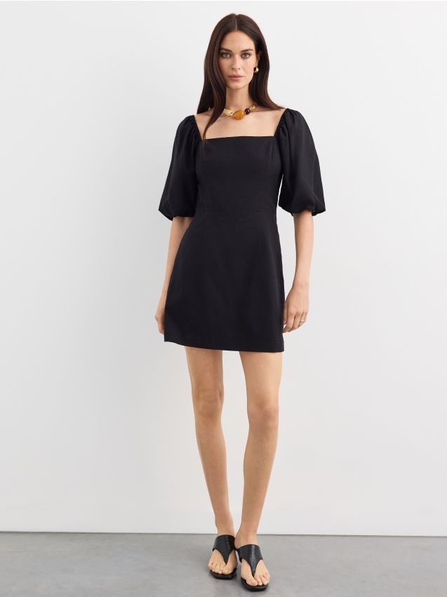 Rochie mini cu decolteu caro