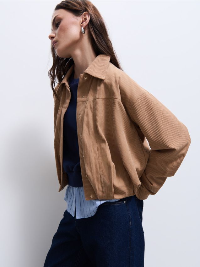 Jachetă intermediară